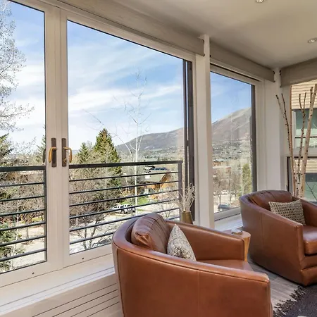 New Listing Renovated 3Br With Ac & Pool Apartamento